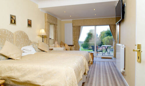 Statement Bedrooms With Garden Views Statement Bedrooms With Garden Views